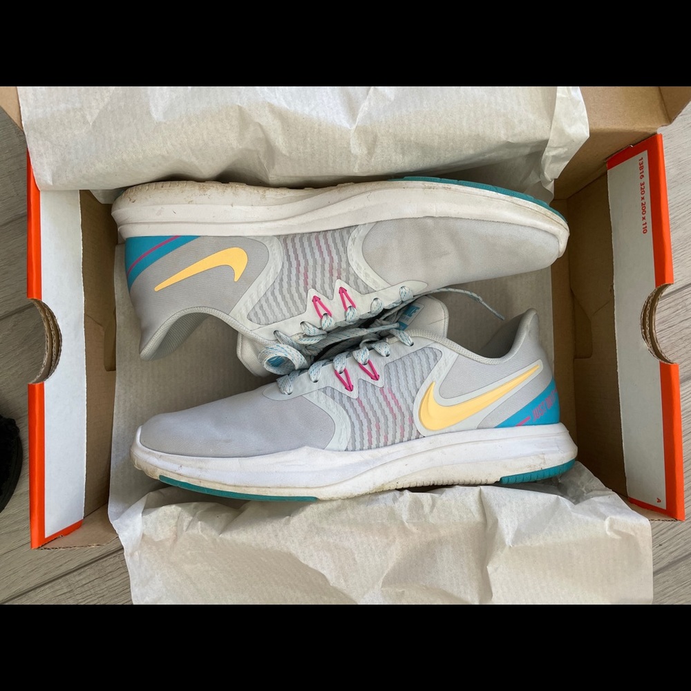 Nike in-season TR 8 training shoes size 8.5